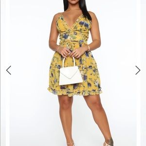 Strapped floral sun dress ☀️